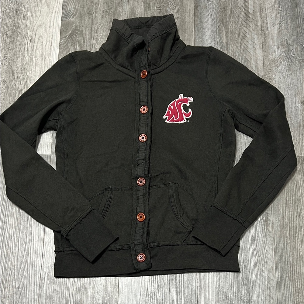WSU woman’s button up sweater with pockets/ size XL ( but fits like a M)